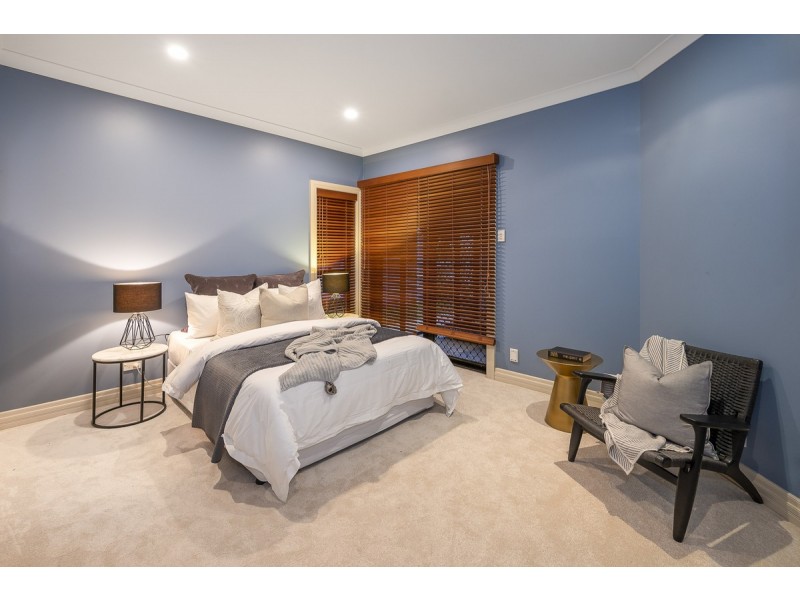 34 Fairway Place, Carindale QLD 4152