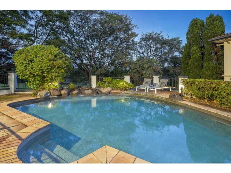 34 Fairway Place, Carindale QLD 4152