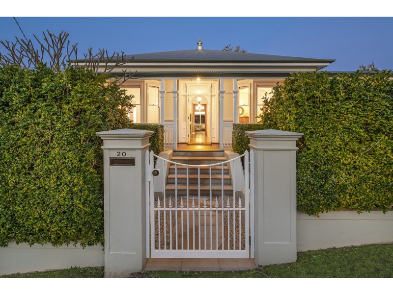 20 Darvall Street, Taringa QLD 4068