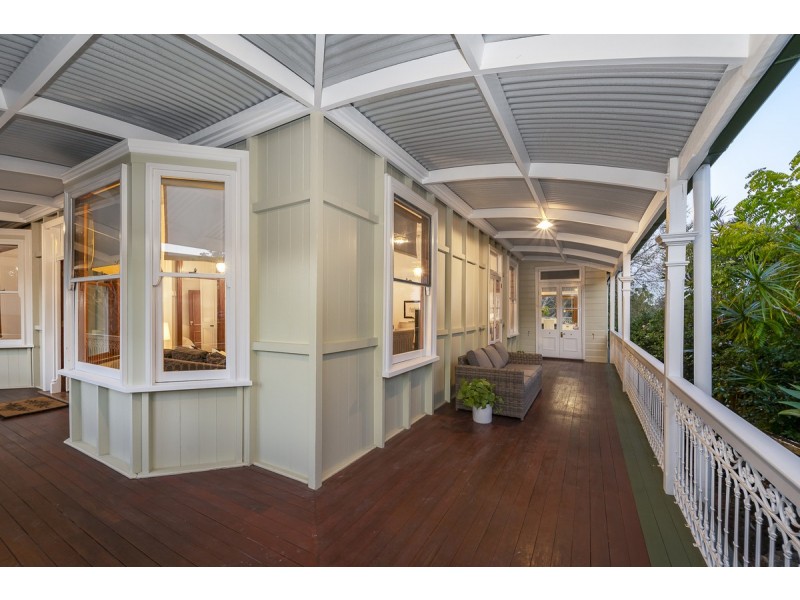 20 Darvall Street, Taringa QLD 4068