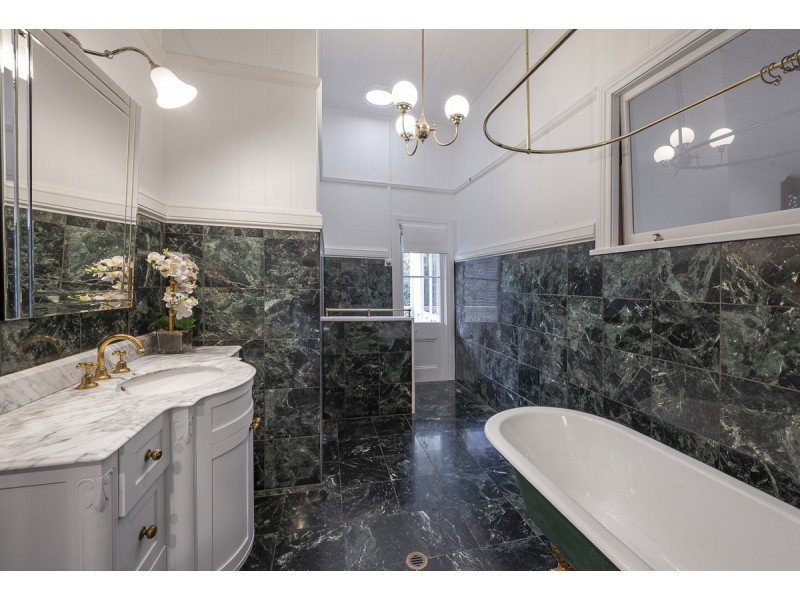 20 Darvall Street, Taringa QLD 4068