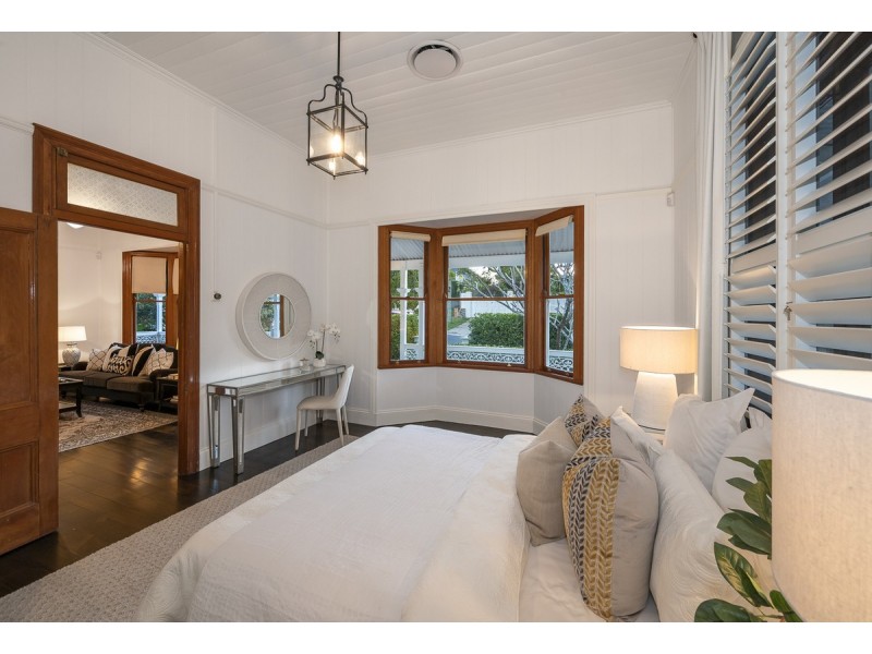 20 Darvall Street, Taringa QLD 4068