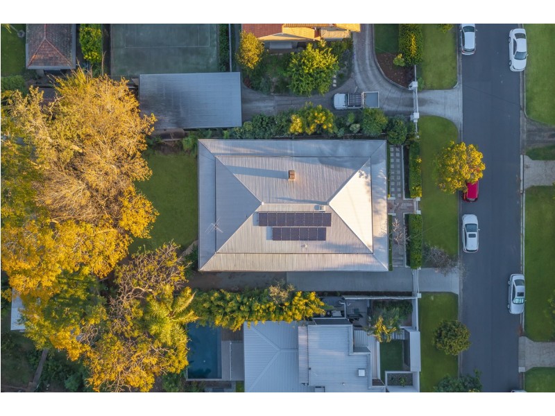 20 Darvall Street, Taringa QLD 4068