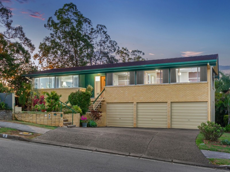 2 Aylesbury Street, Fig Tree Pocket QLD 4069