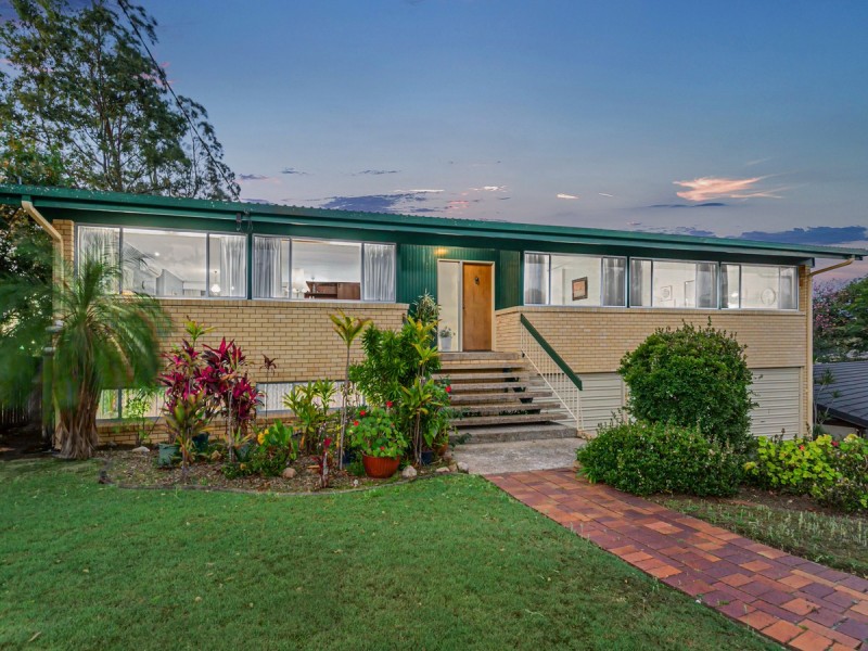 2 Aylesbury Street, Fig Tree Pocket QLD 4069