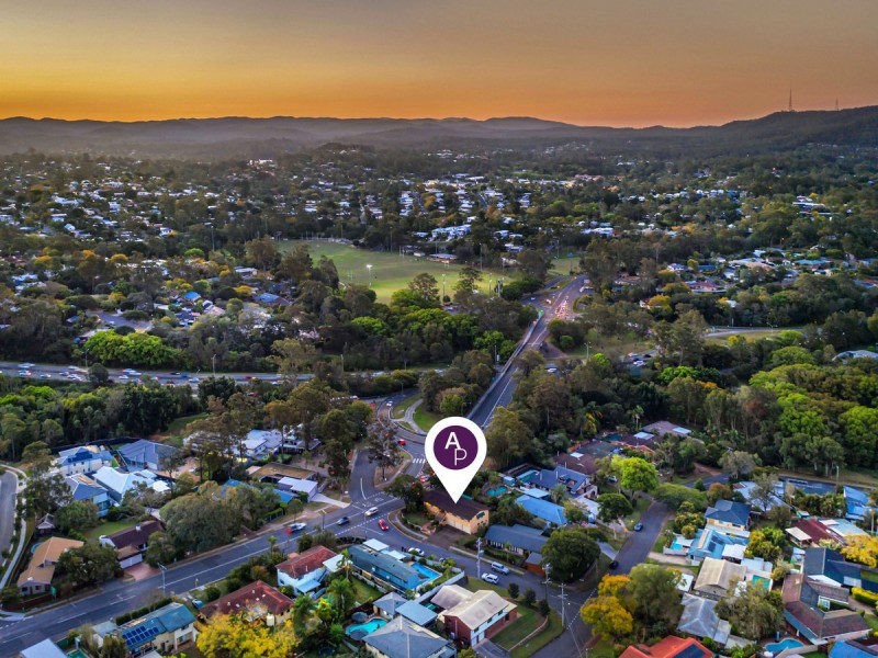 2 Aylesbury Street, Fig Tree Pocket QLD 4069