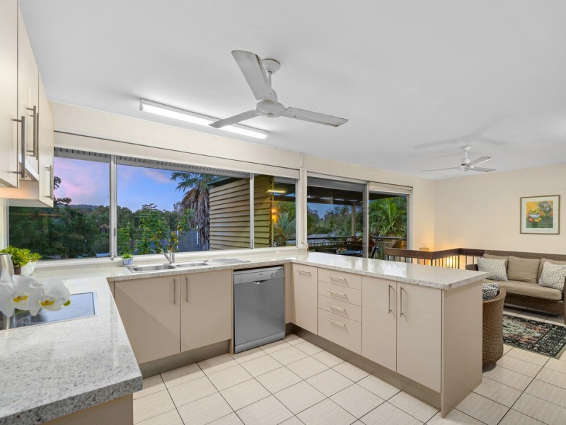 2 Aylesbury Street, Fig Tree Pocket QLD 4069