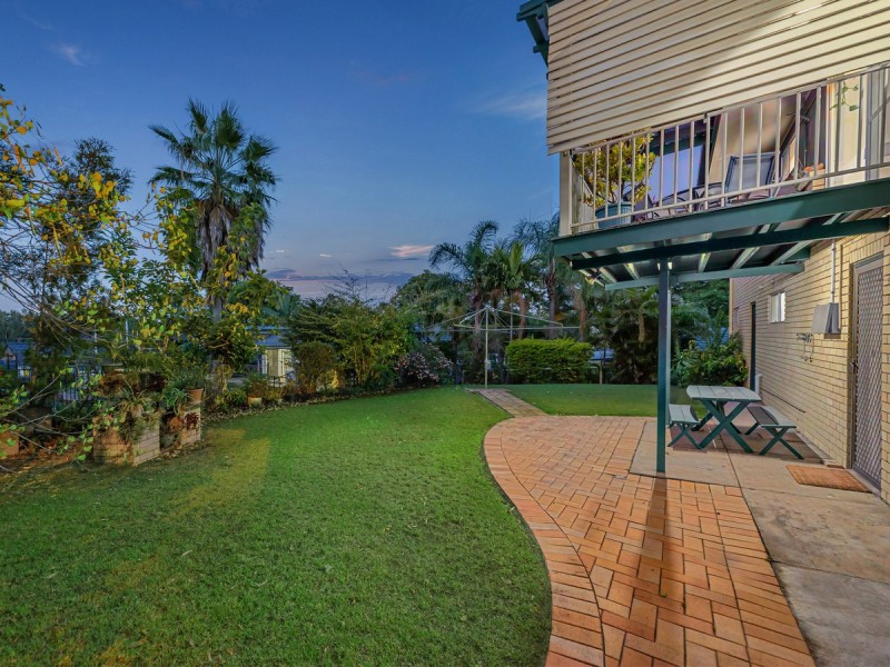 2 Aylesbury Street, Fig Tree Pocket QLD 4069