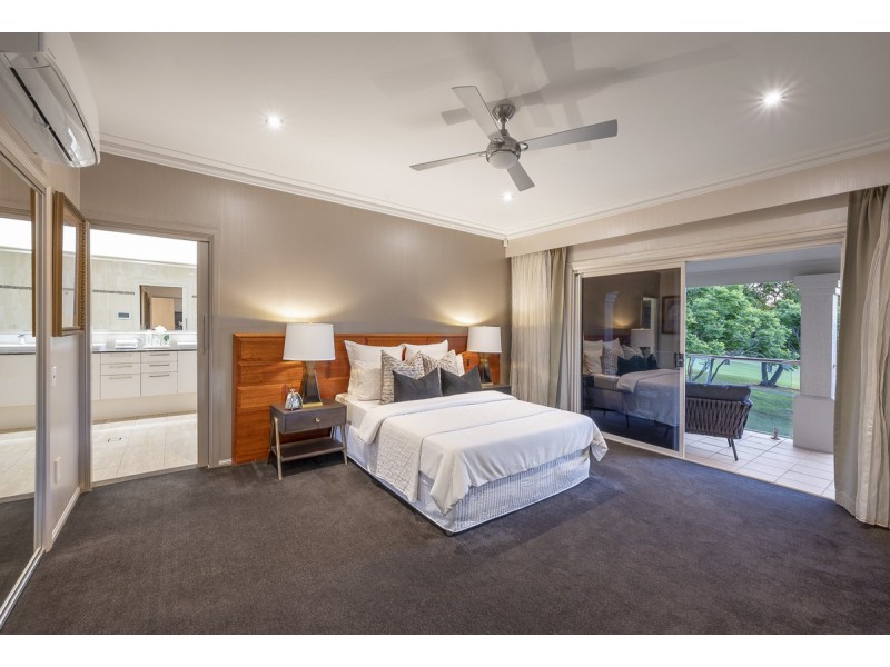 4 Haslam Court, Carindale QLD 4152