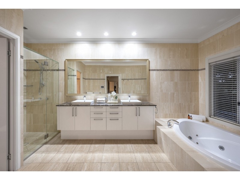 4 Haslam Court, Carindale QLD 4152