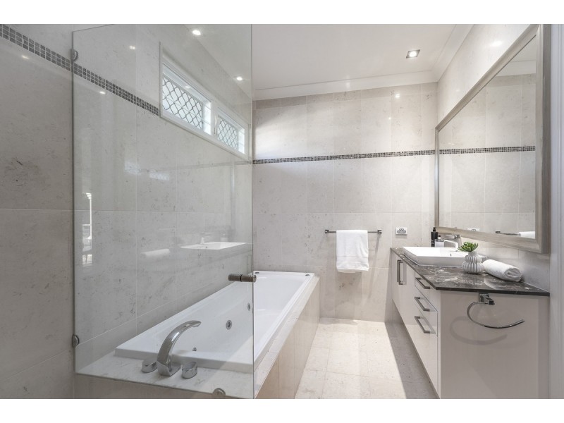 4 Haslam Court, Carindale QLD 4152