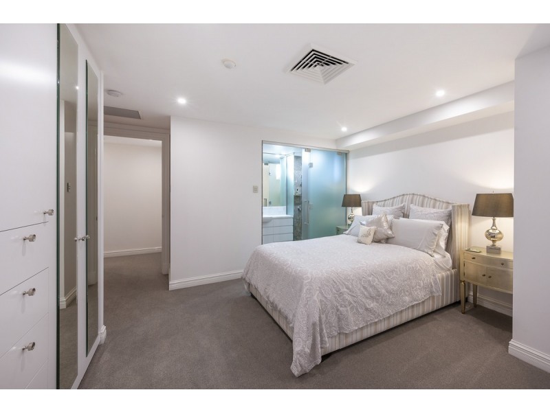 8/288 Swann Road, St Lucia QLD 4067