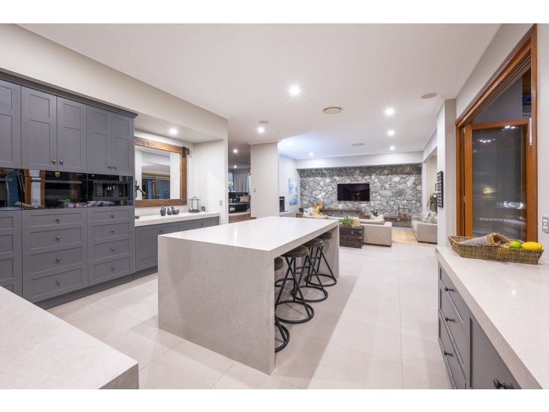 63 Greentrees Avenue, Brookfield QLD 4069