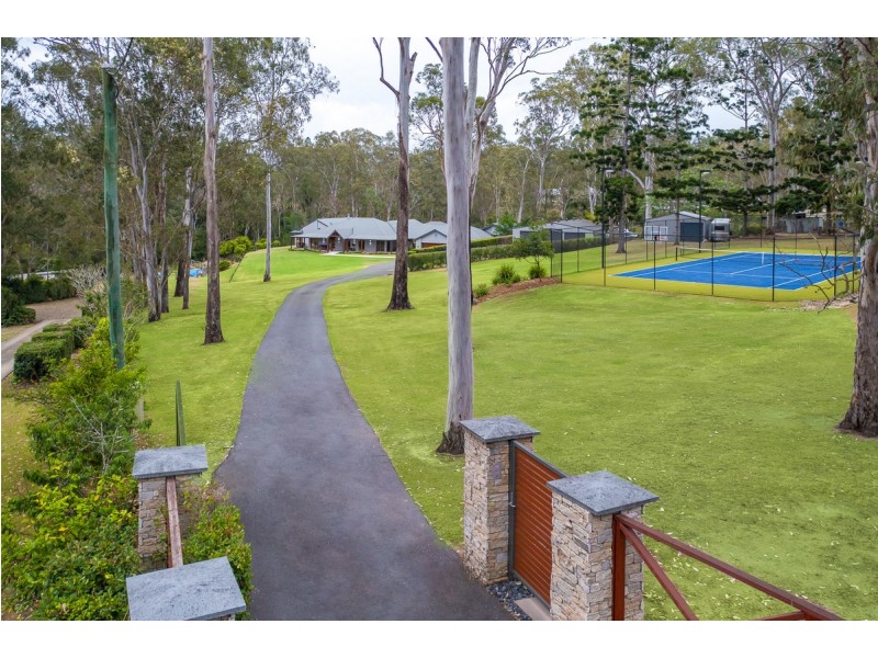 63 Greentrees Avenue, Brookfield QLD 4069