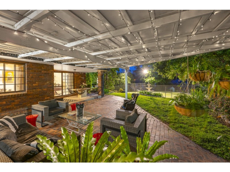 15 Warburton Court, Mount Ommaney QLD 4074