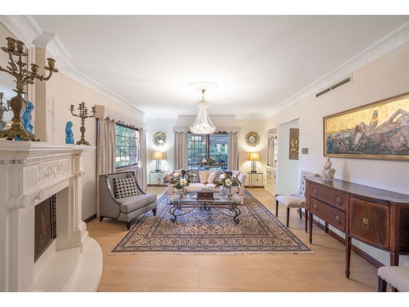 15 Warburton Court, Mount Ommaney QLD 4074