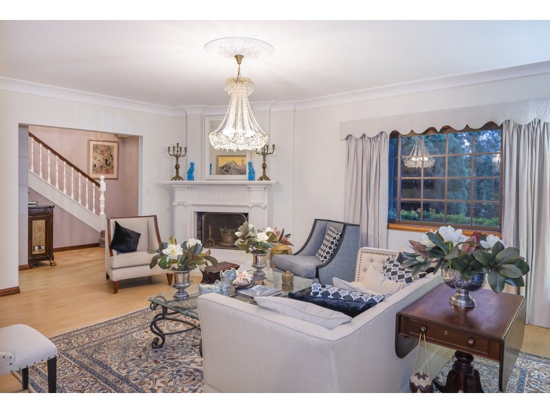 15 Warburton Court, Mount Ommaney QLD 4074