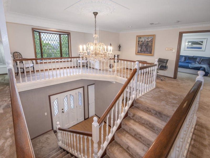 15 Warburton Court, Mount Ommaney QLD 4074