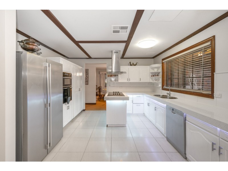 15 Warburton Court, Mount Ommaney QLD 4074