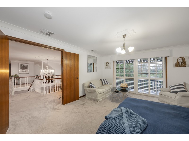 15 Warburton Court, Mount Ommaney QLD 4074