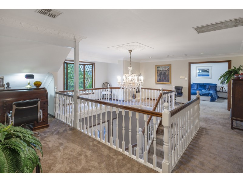 15 Warburton Court, Mount Ommaney QLD 4074