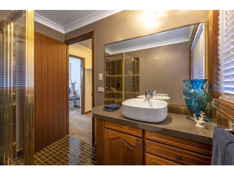 15 Warburton Court, Mount Ommaney QLD 4074