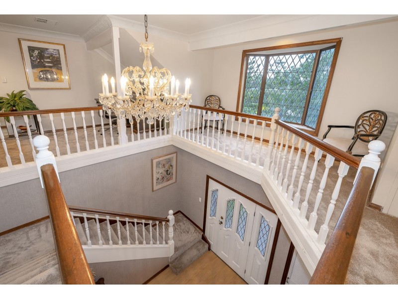 15 Warburton Court, Mount Ommaney QLD 4074