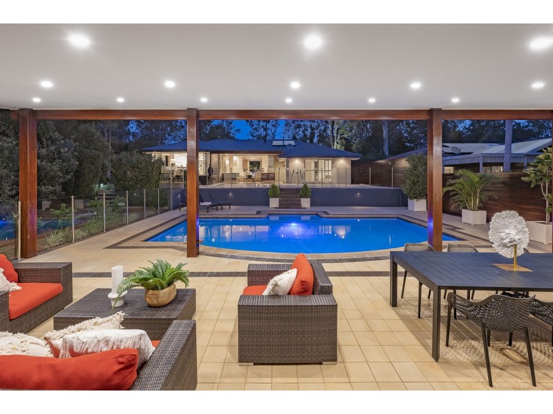 13 Tangy Street, Brookfield QLD 4069