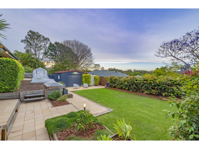 13 Tangy Street, Brookfield QLD 4069