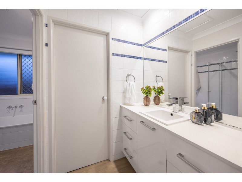 13 Tangy Street, Brookfield QLD 4069