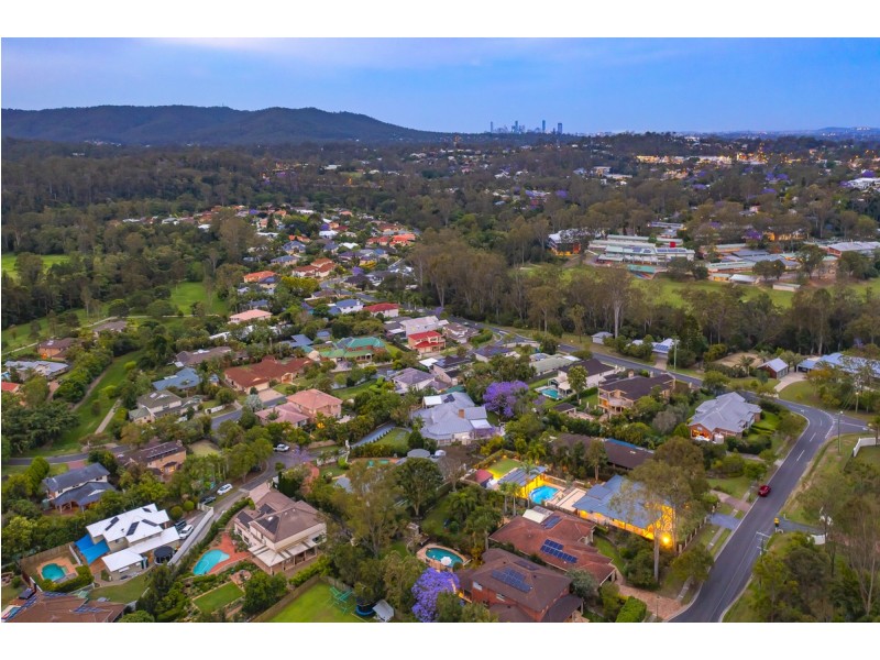 13 Tangy Street, Brookfield QLD 4069