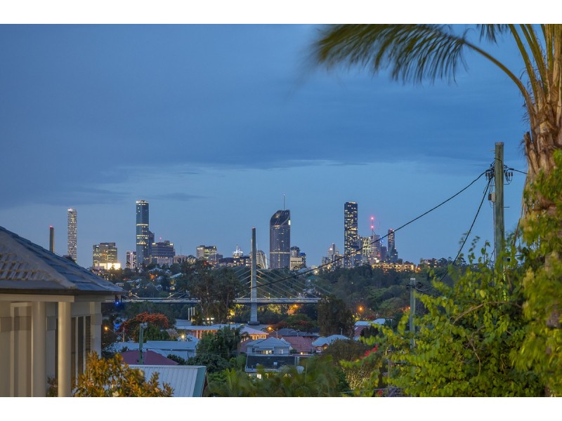 10 Castle Street, Fairfield QLD 4103