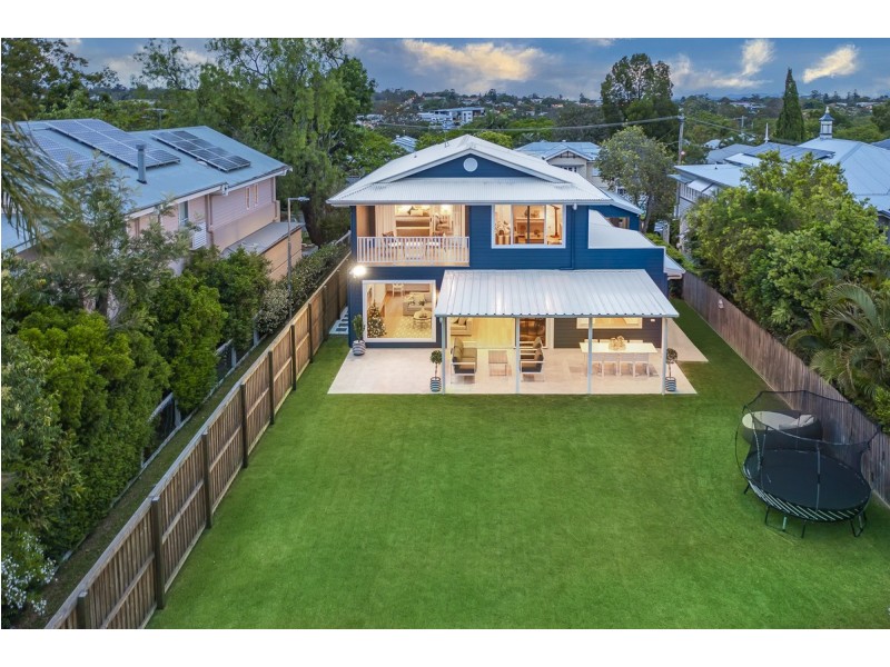 10 Castle Street, Fairfield QLD 4103