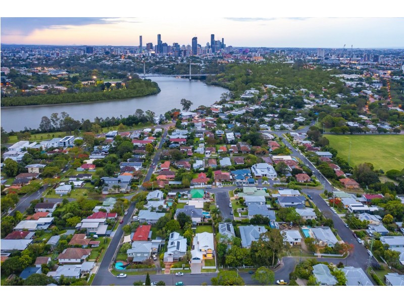 10 Castle Street, Fairfield QLD 4103