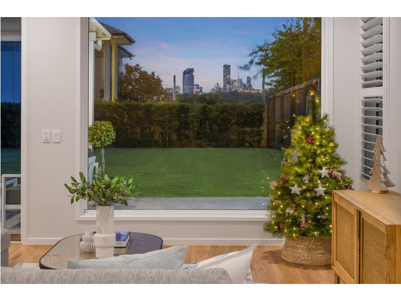 10 Castle Street, Fairfield QLD 4103