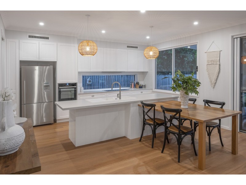 10 Castle Street, Fairfield QLD 4103