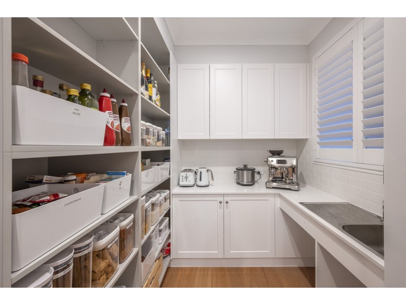 10 Castle Street, Fairfield QLD 4103