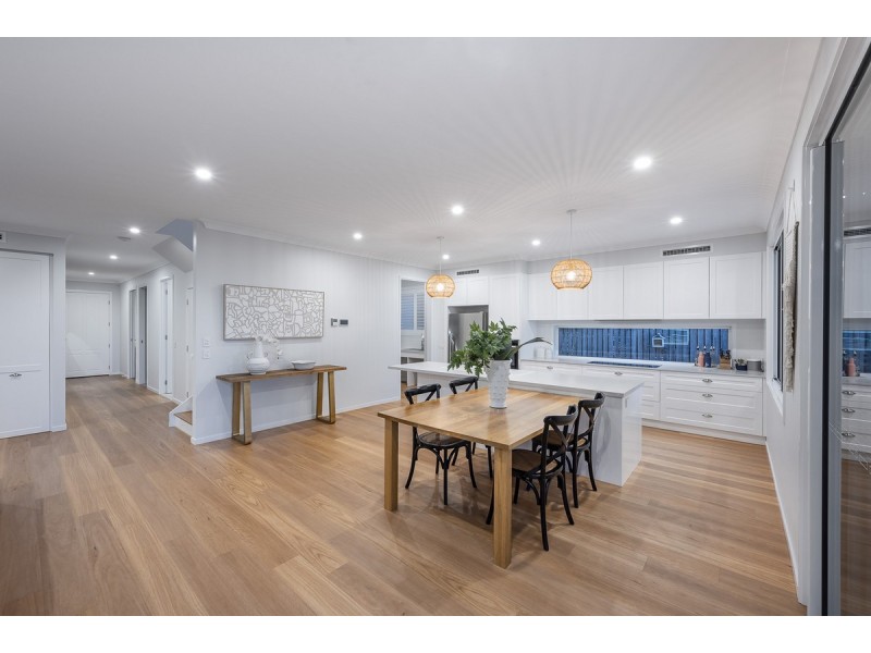 10 Castle Street, Fairfield QLD 4103