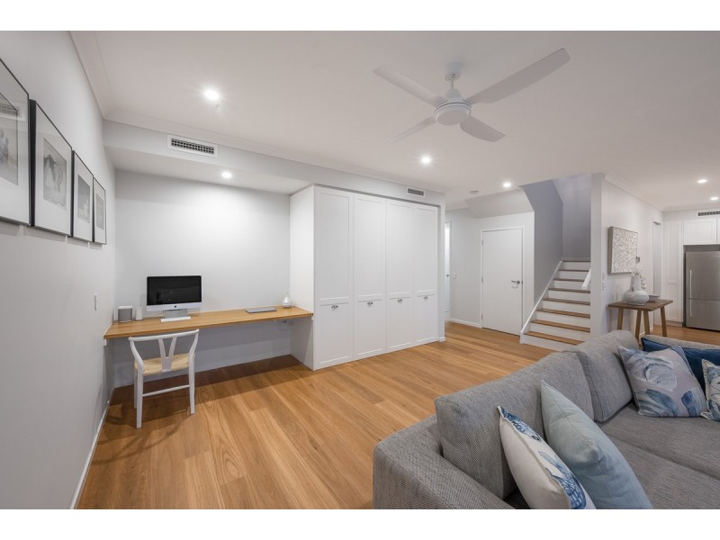 10 Castle Street, Fairfield QLD 4103