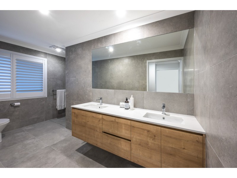 10 Castle Street, Fairfield QLD 4103