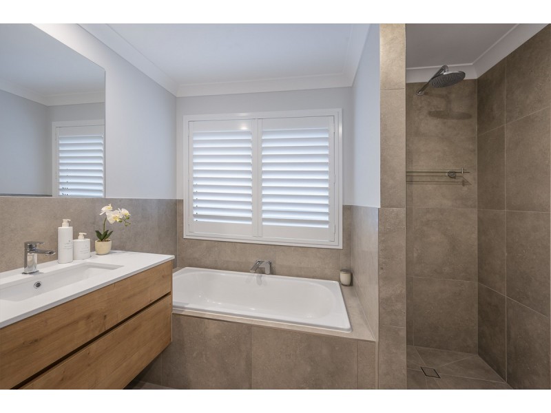 10 Castle Street, Fairfield QLD 4103