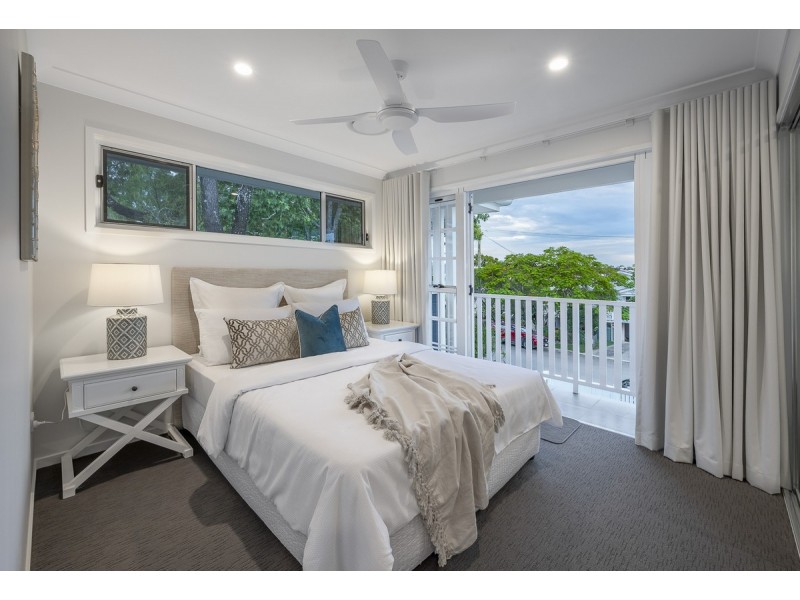 10 Castle Street, Fairfield QLD 4103