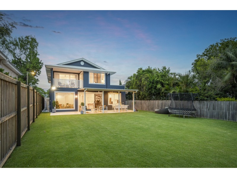 10 Castle Street, Fairfield QLD 4103