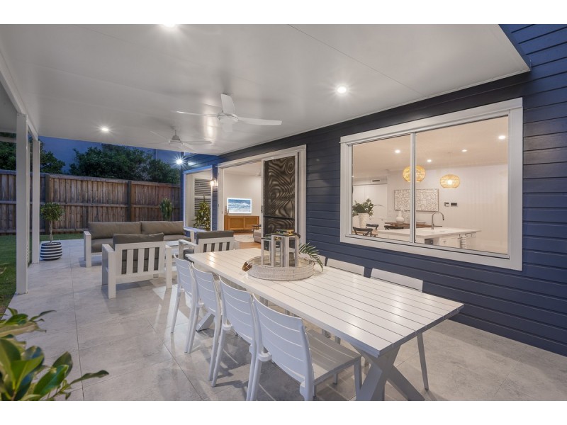 10 Castle Street, Fairfield QLD 4103