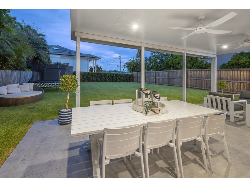 10 Castle Street, Fairfield QLD 4103