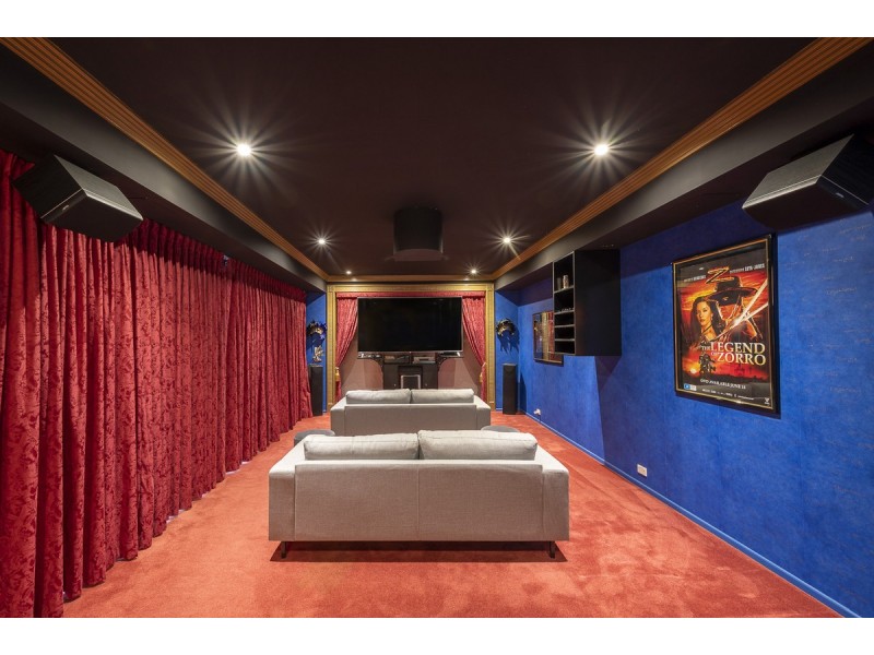 77 Mount Ommaney Drive, Jindalee QLD 4074