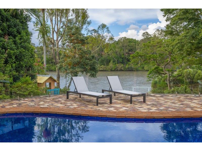 77 Mount Ommaney Drive, Jindalee QLD 4074