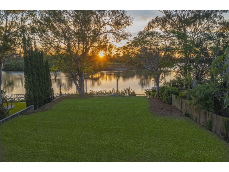 27 Feez Street, Yeronga QLD 4104