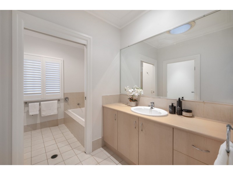 45 Ironside Street, St Lucia QLD 4067