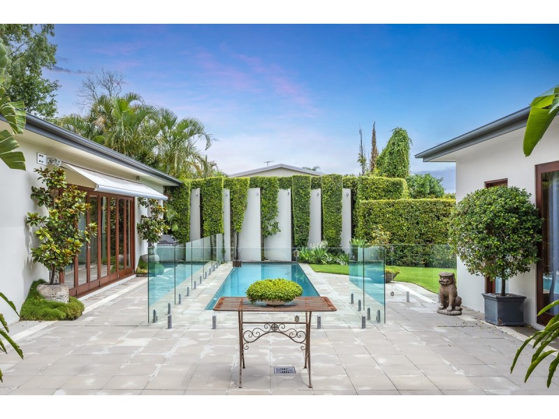 42 King Arthur Terrace, Tennyson QLD 4105